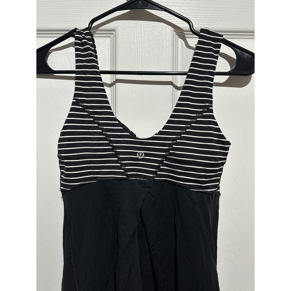 Lululemon Aria II Tank Top Size 4 Black White Parallel Stripe Yoga Built In Bra - Picture 5 of 7